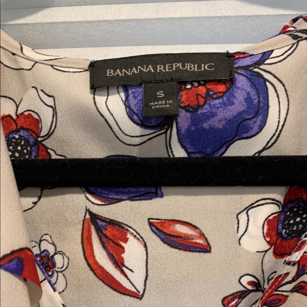 Banana Republic Size S Purple&Gray Floral Blouse - Picture 2 of 4